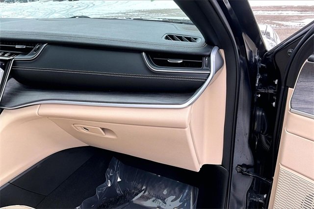 Certified 2024 Jeep Grand Cherokee Limited w/ Luxury Tech Group II image 16