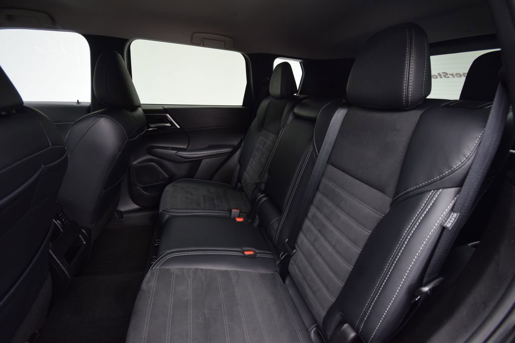 Used 2024 Mitsubishi Outlander SE Black Edition image 21