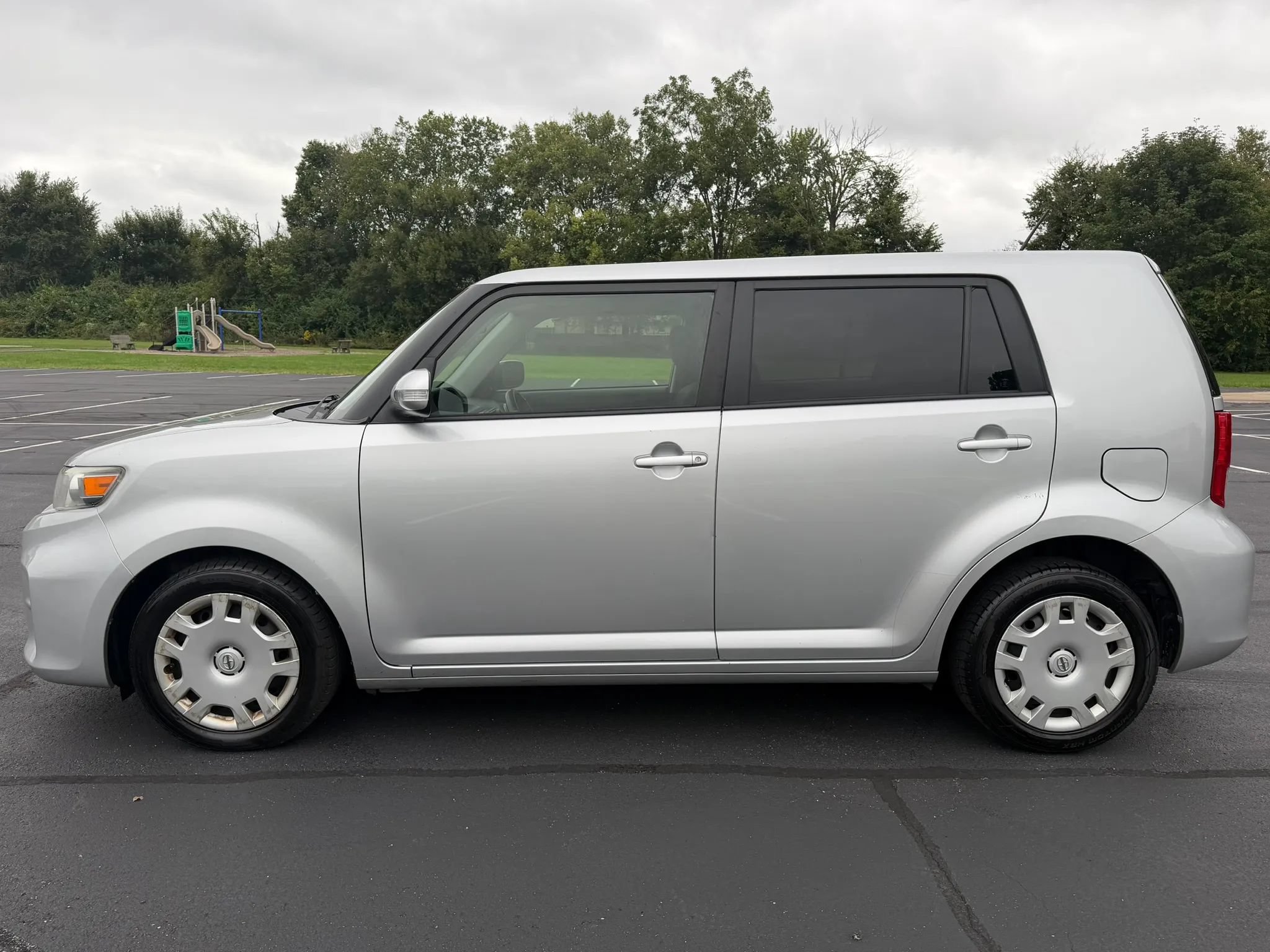 Used 2015 Scion xB FWD image 3
