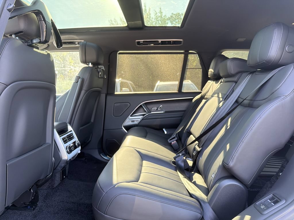 New 2026 Land Rover Range Rover Long Wheelbase SE AWD/4WD image 5
