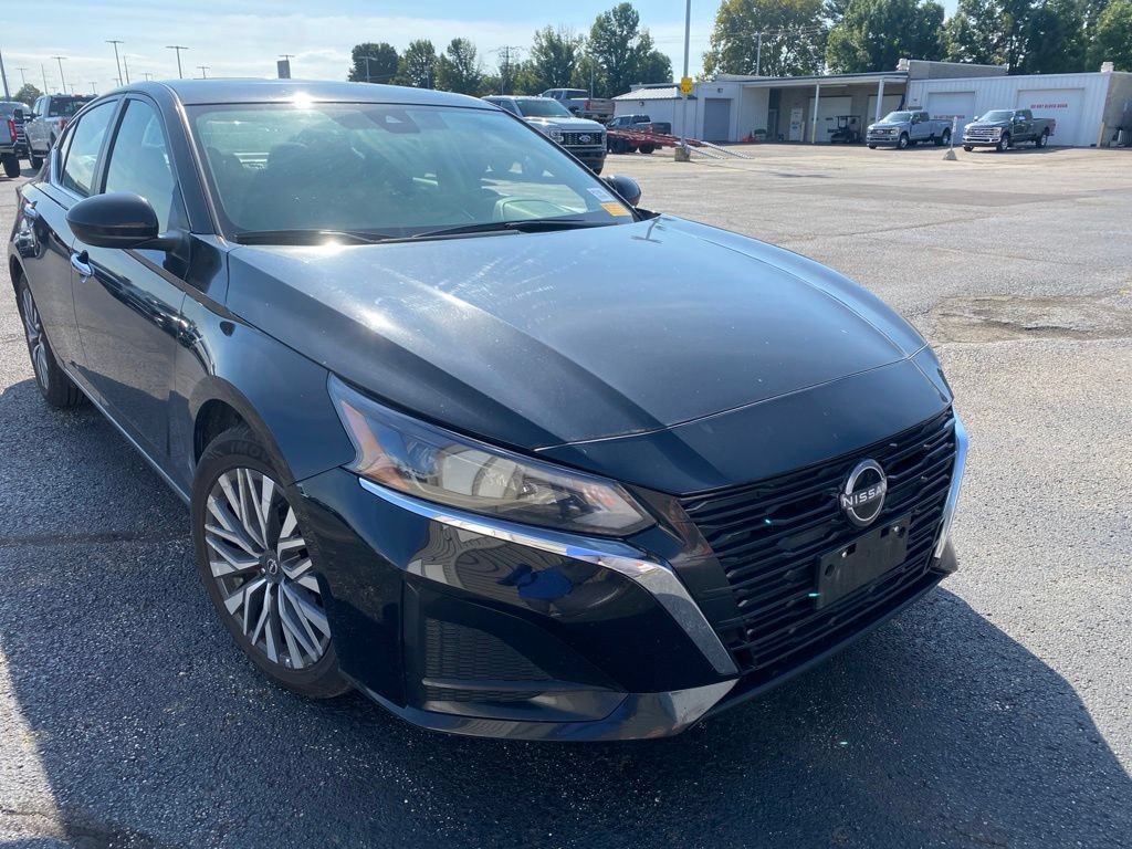 Used 2024 Nissan Altima 2.5 SV w/ SV Premium Package FWD image 1