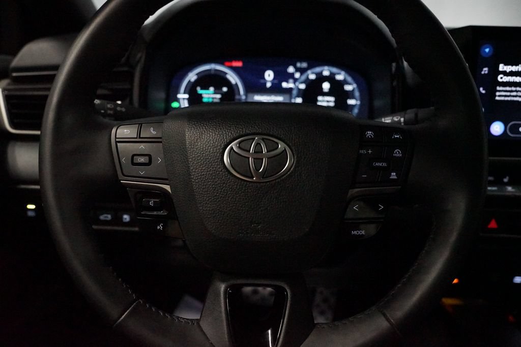 Used 2025 Toyota Camry XSE FWD image 12