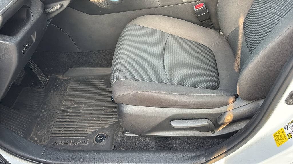 Used 2023 Toyota RAV4 LE AWD/4WD image 26