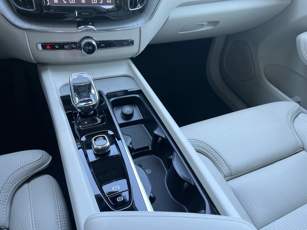 Certified 2025 Volvo XC60 T8 Ultra w/ Protection Package Premier AWD/4WD image 20