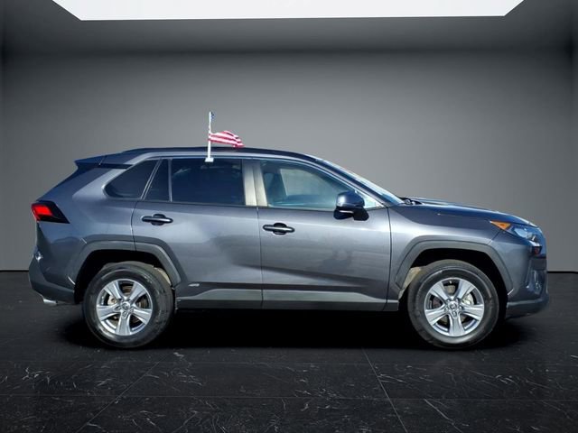Used 2022 Toyota RAV4 LE AWD/4WD image 2