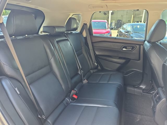 Used 2023 Nissan Rogue SV w/ SV Premium B Package FWD image 40