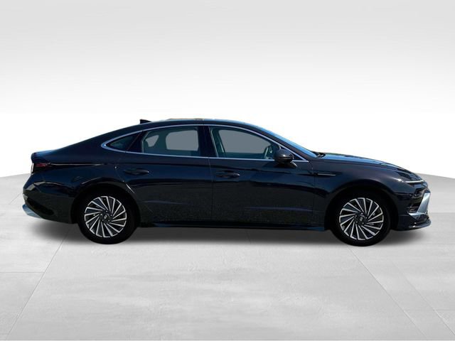 New 2025 Hyundai Sonata Limited image 9