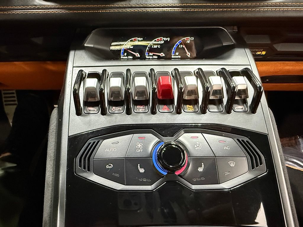 Used 2017 Lamborghini Huracan LP 580-2 RWD image 39