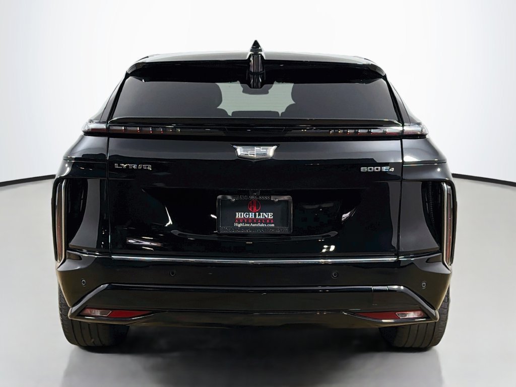Used 2024 Cadillac Lyriq Luxury AWD/4WD image 6