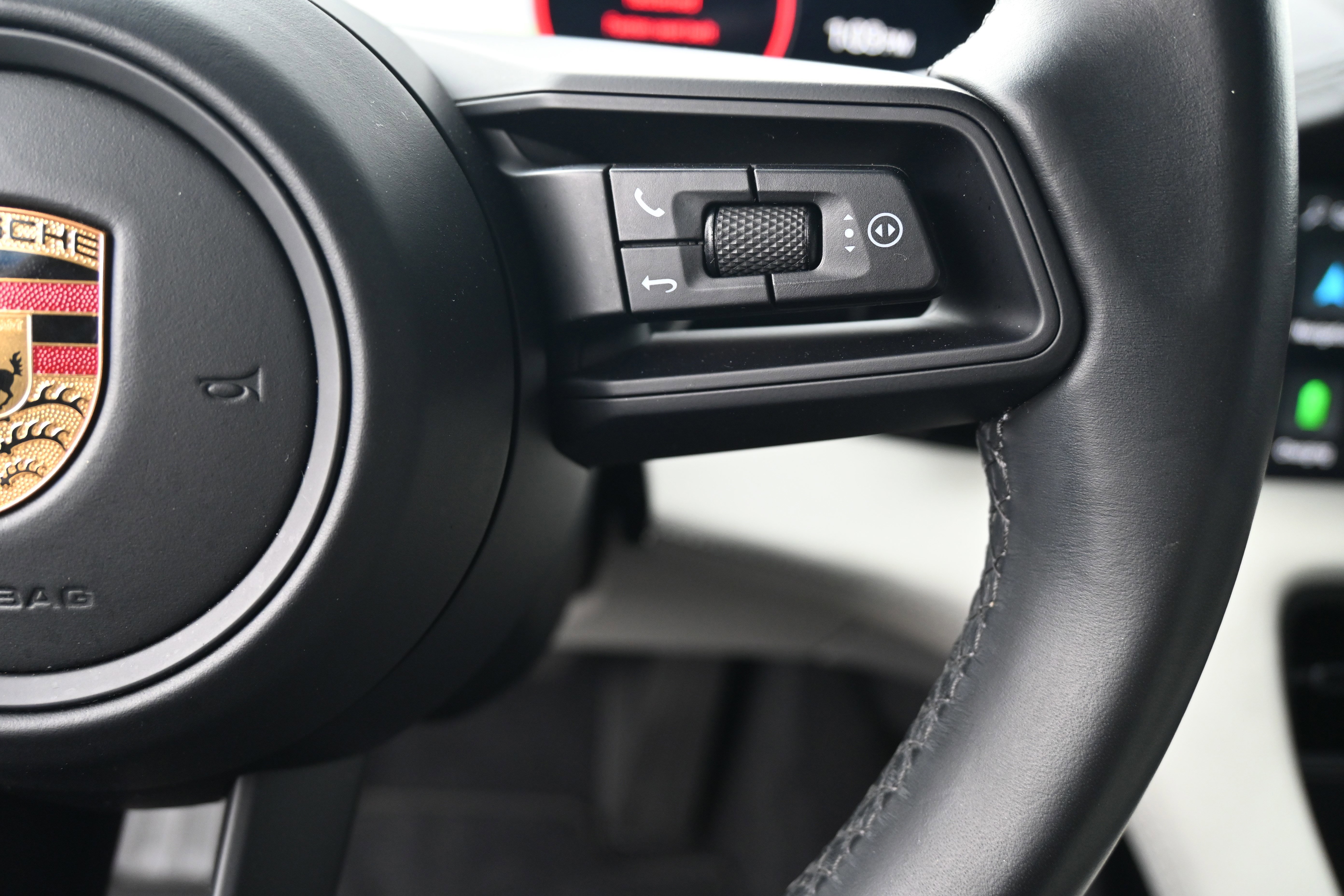 Used 2022 Porsche Taycan image 20