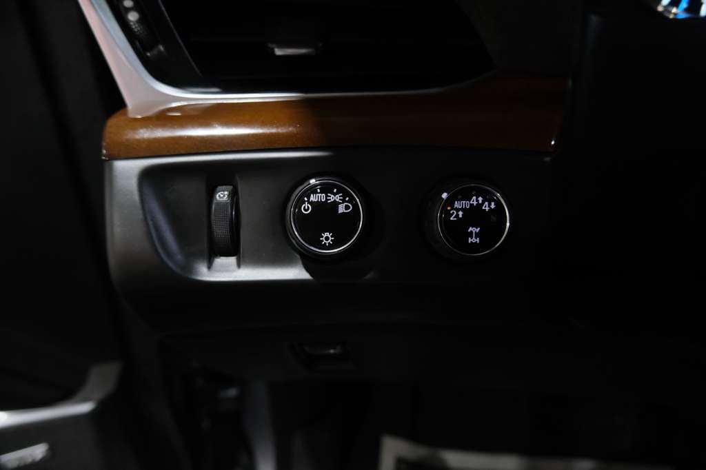 Used 2018 Cadillac Escalade Premium Luxury AWD/4WD image 40