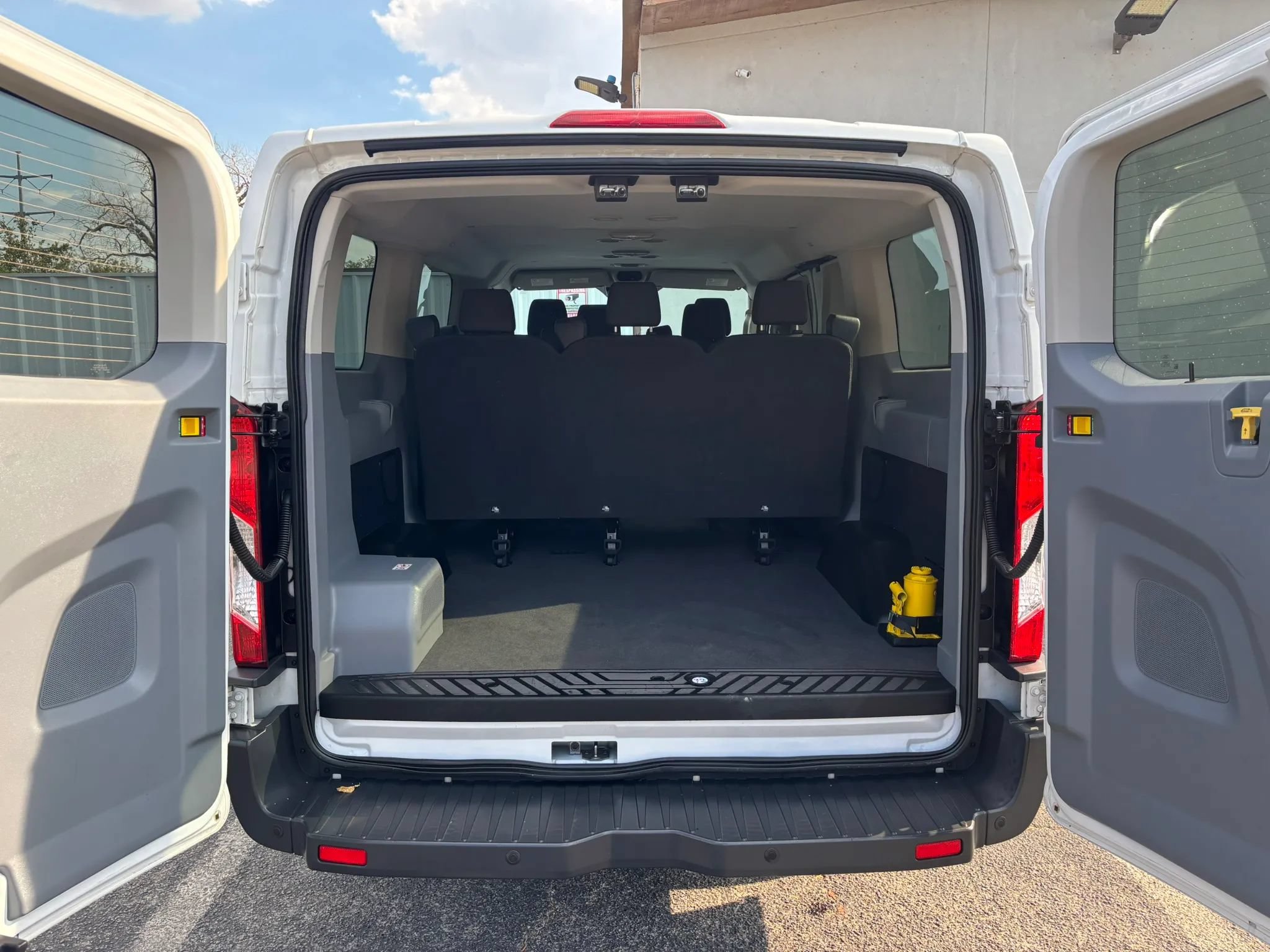 Used 2018 Ford Transit 150 XL RWD image 44