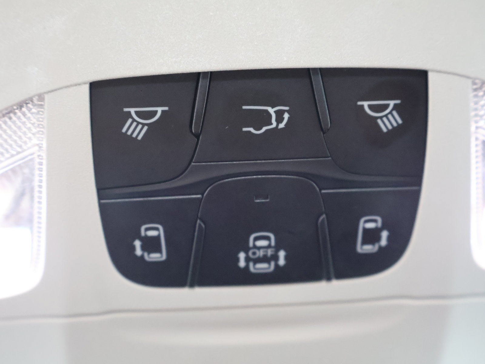 Used 2023 Chrysler Voyager LX FWD image 42