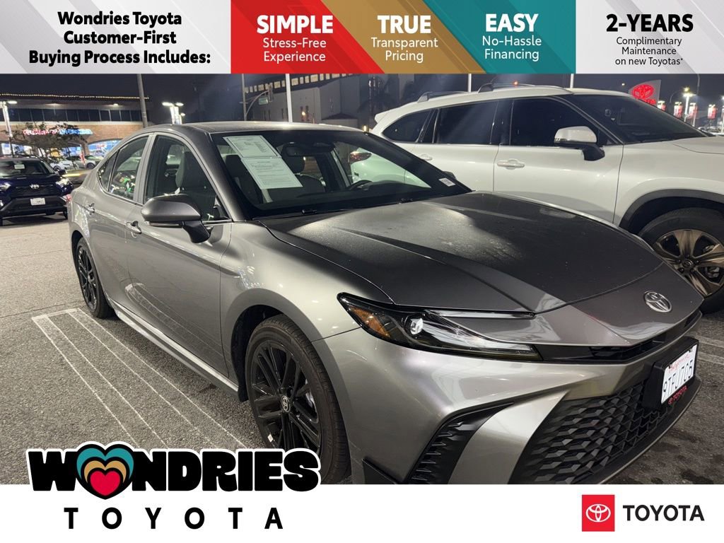 Used 2025 Toyota Camry SE image 1