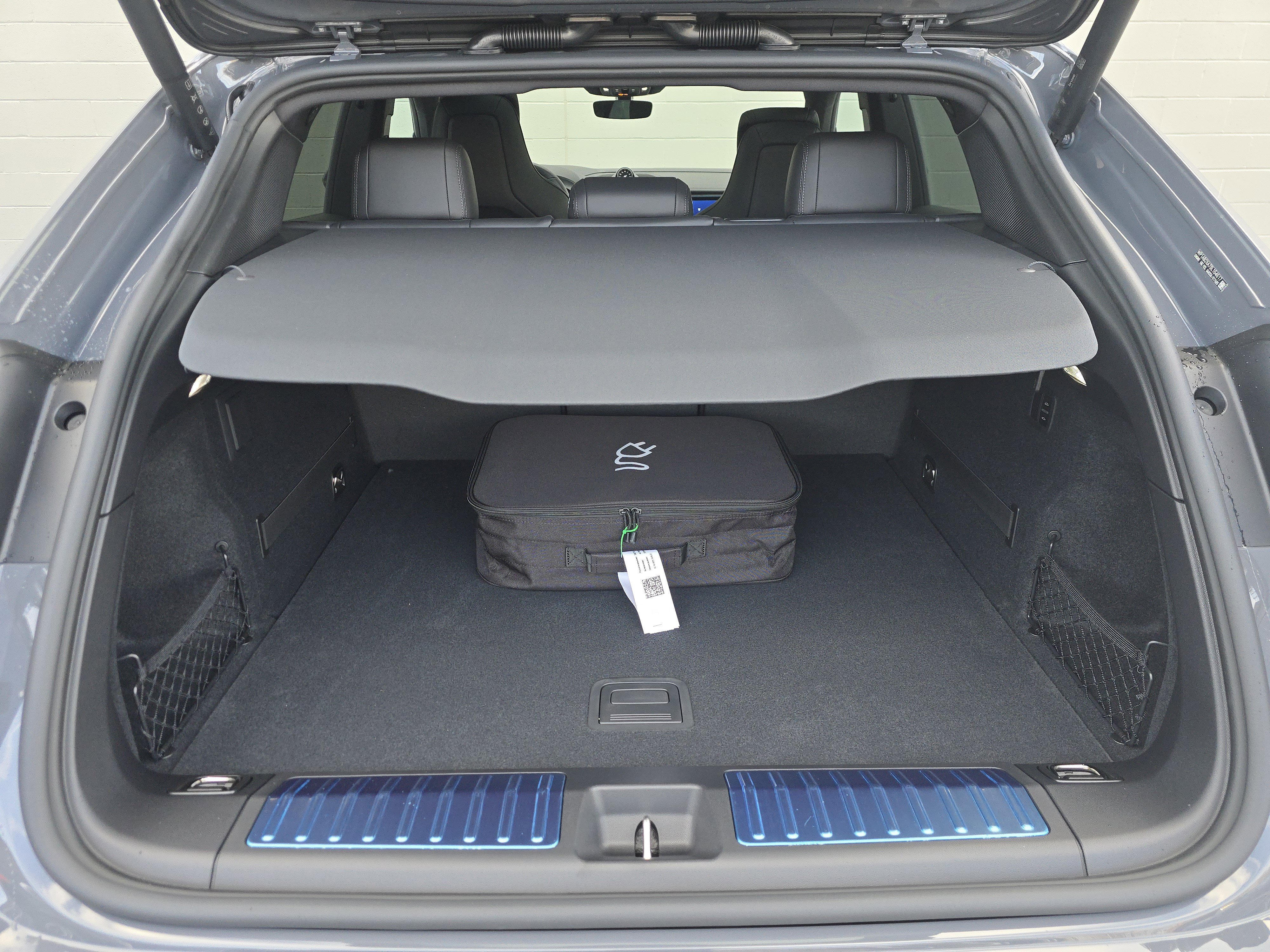 New 2025 Porsche Macan 4S Electric image 15