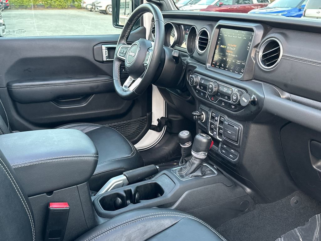 Used 2022 Jeep Wrangler Unlimited Sahara AWD/4WD image 12