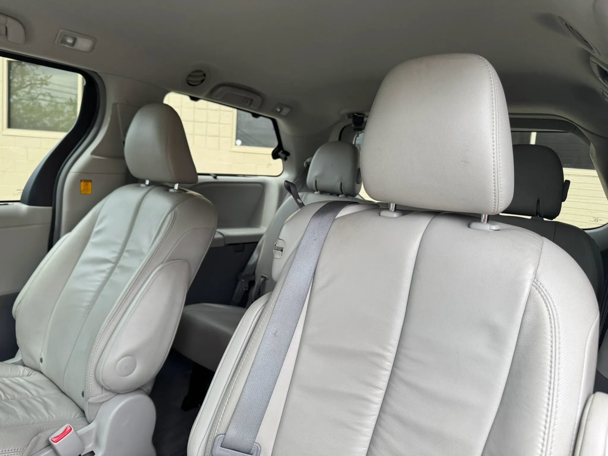Used 2013 Toyota Sienna XLE FWD image 38