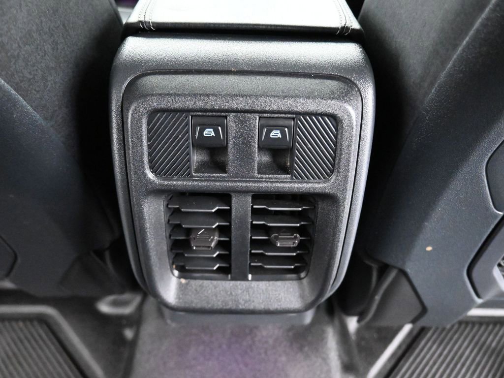 Used 2025 Ford Bronco Badlands image 32