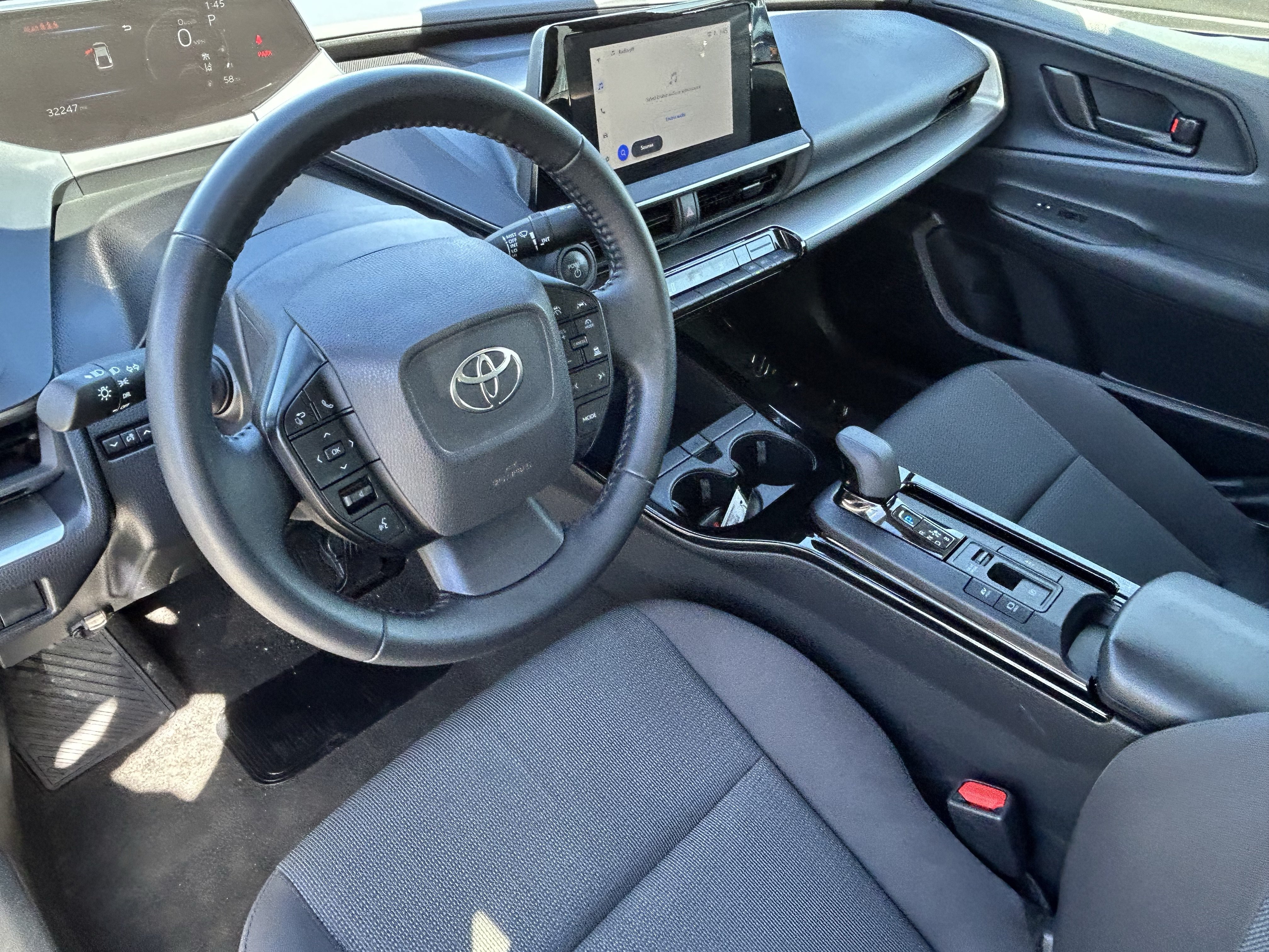 Certified 2025 Toyota Prius LE FWD image 17