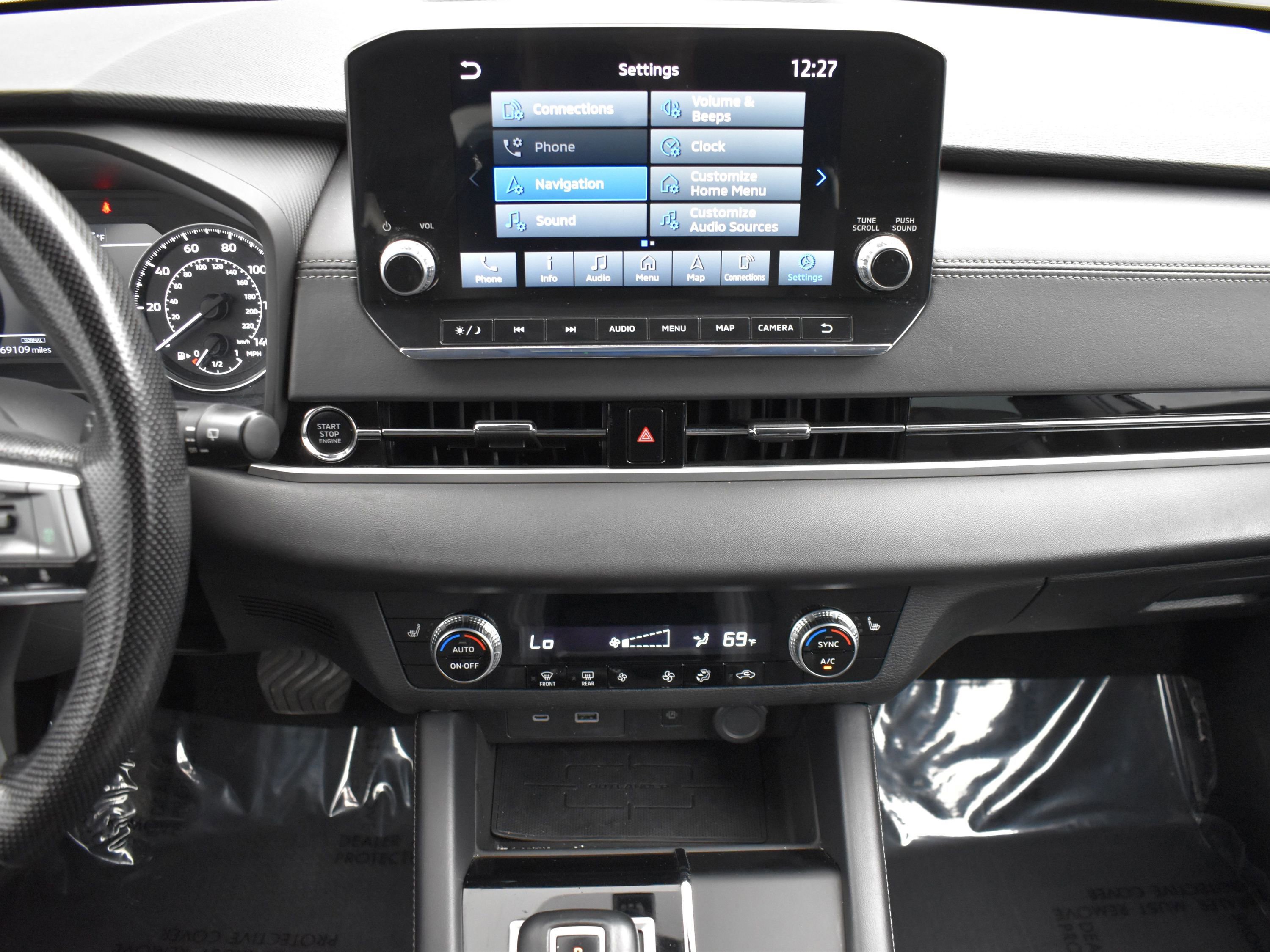 Used 2022 Mitsubishi Outlander SE image 16