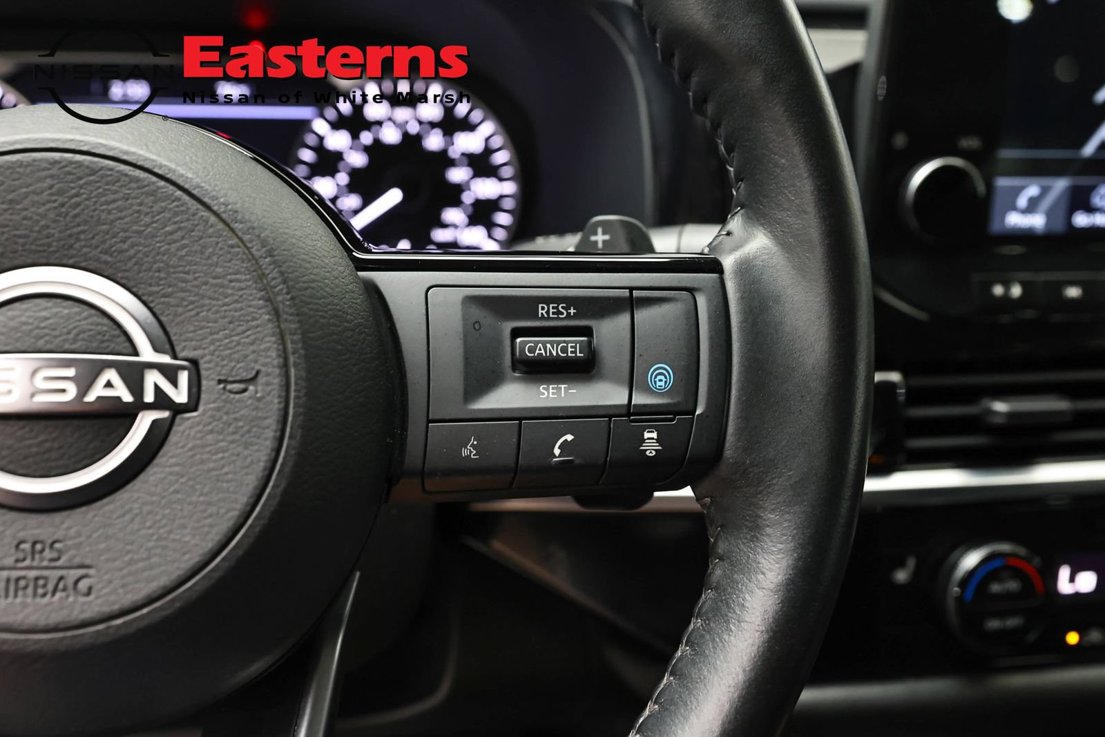 Used 2023 Nissan Pathfinder SL AWD/4WD image 16
