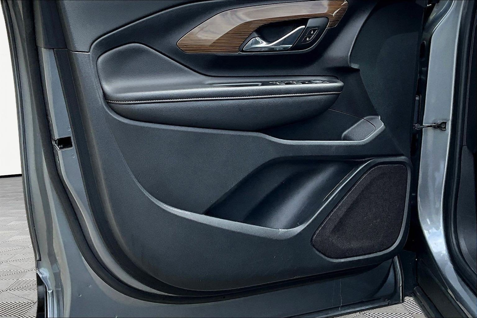 Used 2020 GMC Terrain SLE image 19