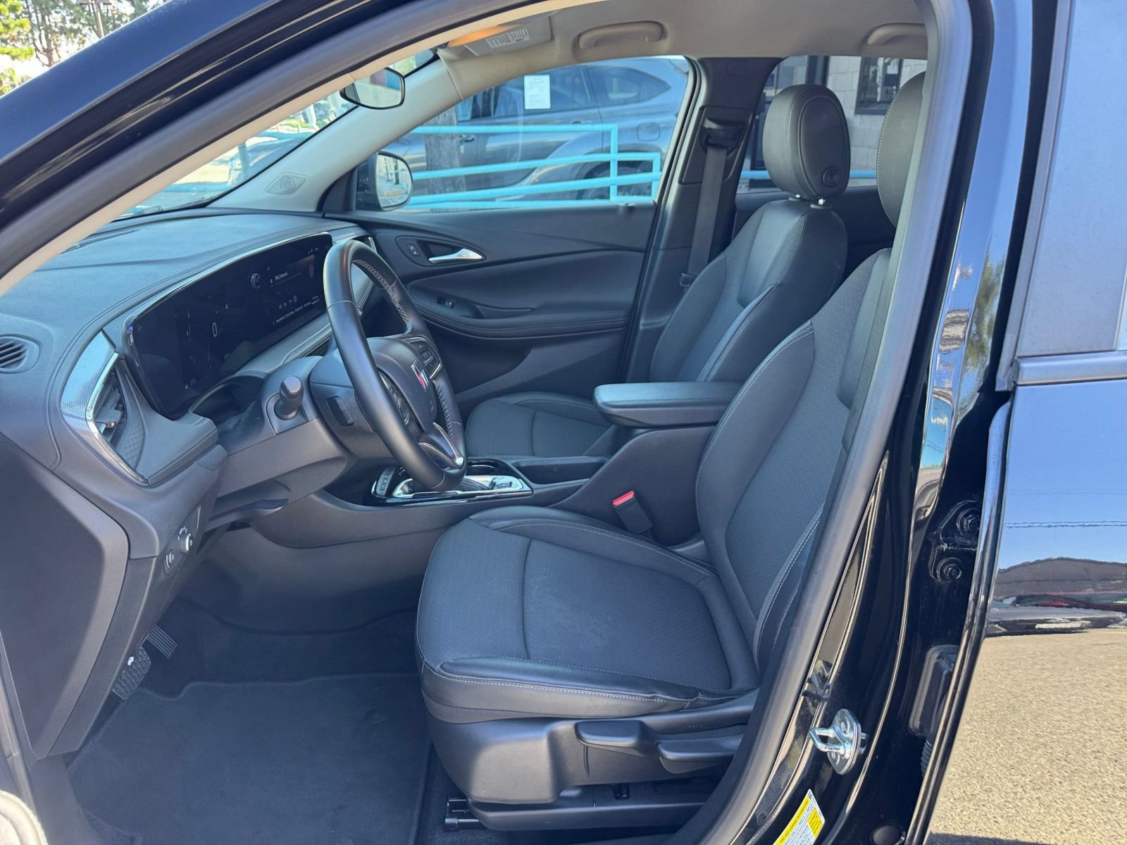 Used 2025 Buick Encore GX Preferred AWD/4WD image 27
