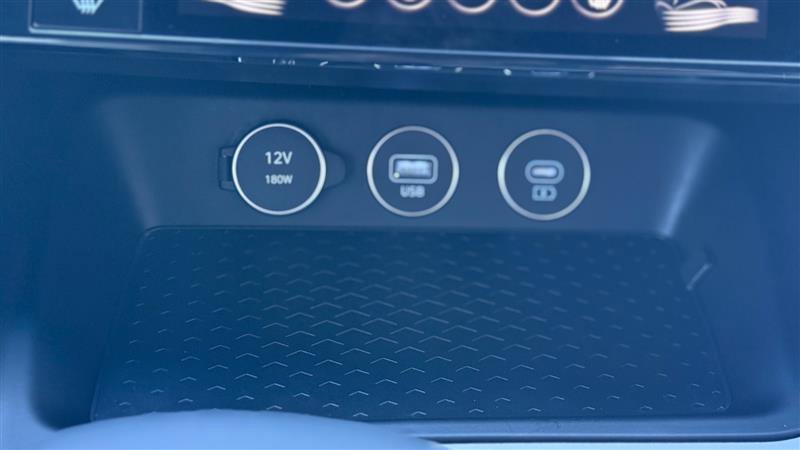 Used 2025 Genesis G70 2.5T image 22