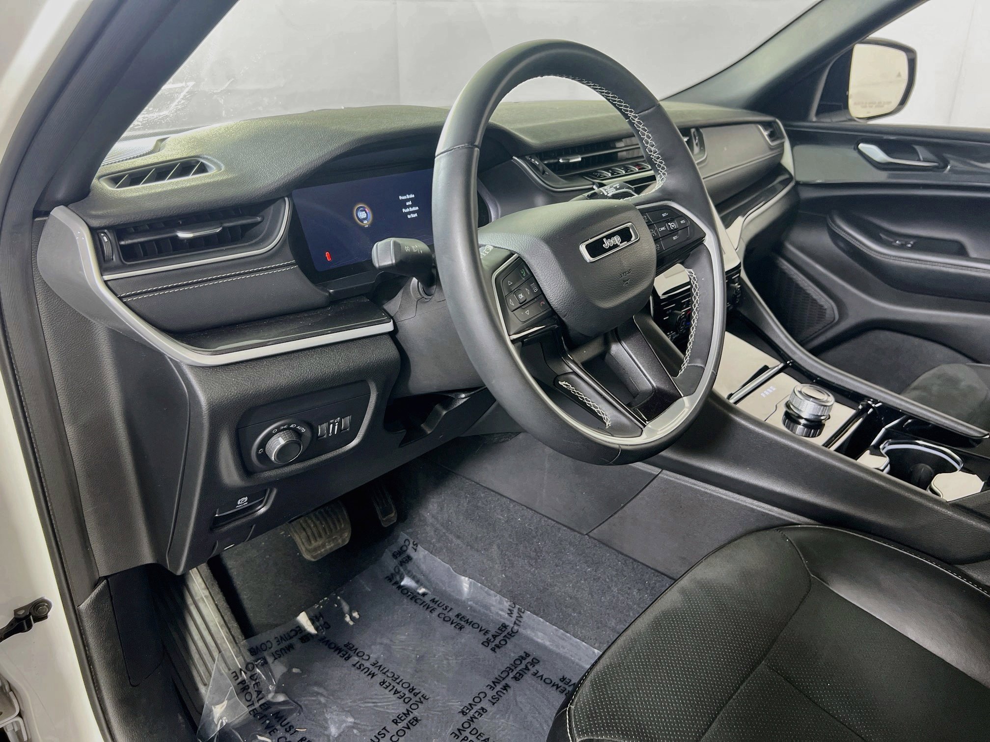 Used 2023 Jeep Grand Cherokee Altitude image 9