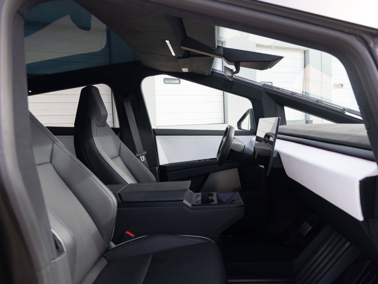 Used 2024 Tesla Cybertruck Cyberbeast AWD/4WD image 27