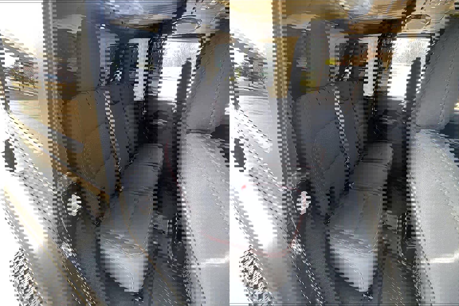 Used 2019 Jeep Wrangler Unlimited Rubicon w/ Dual Top Group image 18