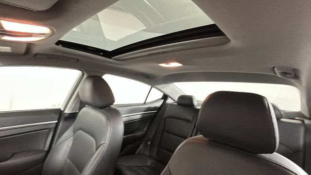 Used 2020 Hyundai Elantra Limited w/ Ultimate Package 03 FWD image 12