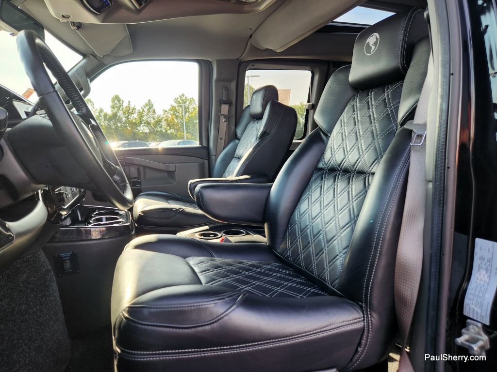 Used 2021 Chevrolet Express 2500 image 33