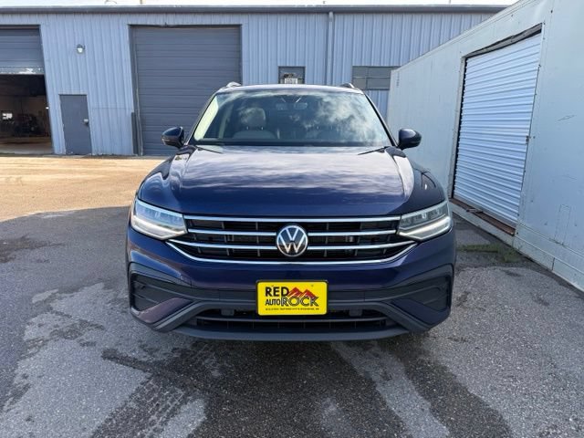 Used 2024 Volkswagen Tiguan SE w/ Panoramic Sunroof Package AWD/4WD image 3