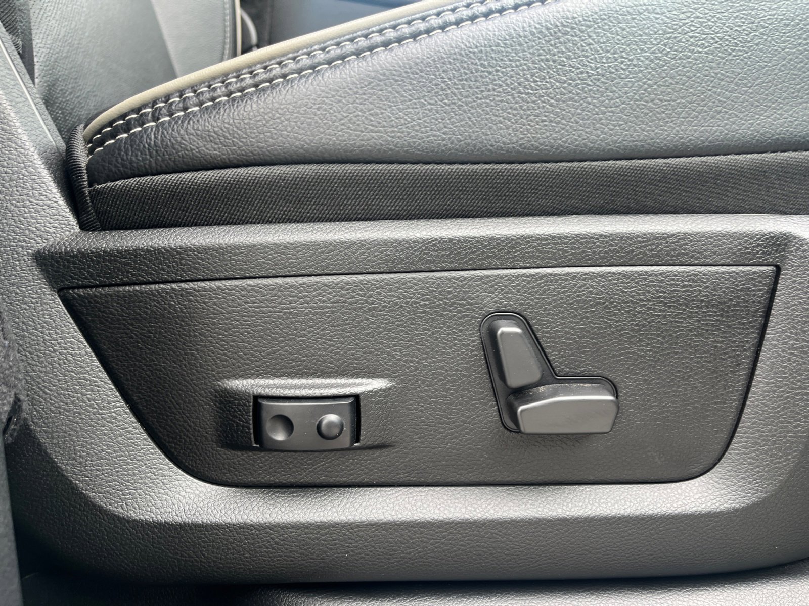 Used 2024 RAM 2500 Laramie w/ Night Edition image 29