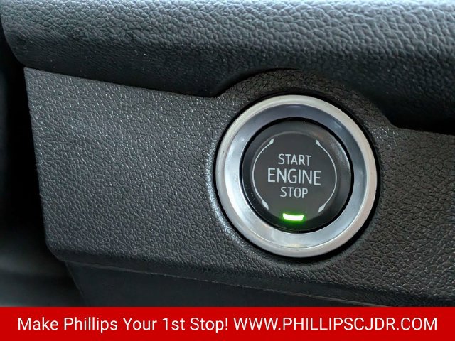 Used 2025 Chevrolet Traverse RS FWD image 27