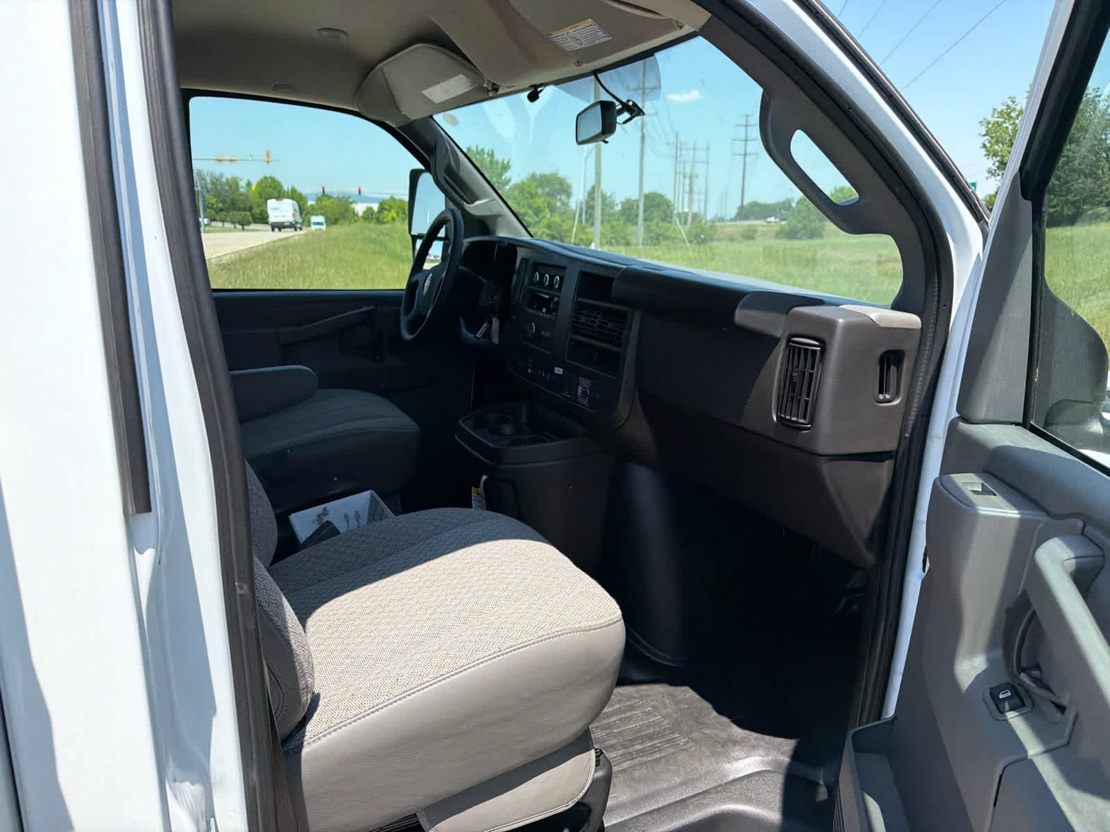 New 2025 GMC Savana 3500 w/ Power Convenience Package RWD image 27