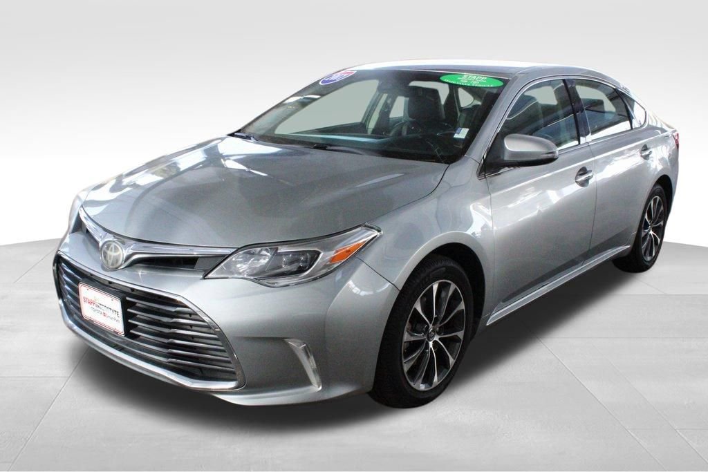 Used 2017 Toyota Avalon XLE image 10