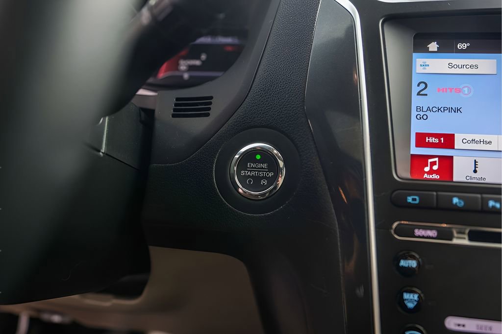 Used 2018 Ford Explorer Limited w/ Equipment Group 301A FWD image 21