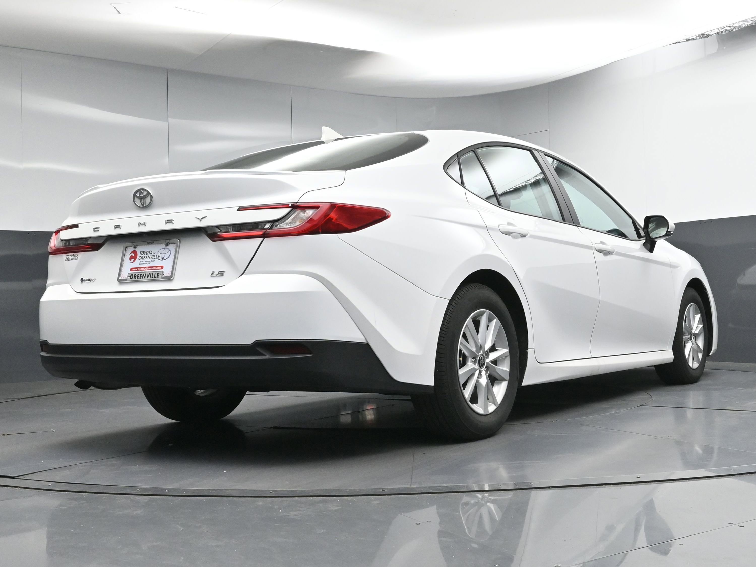 Used 2025 Toyota Camry LE w/ Convenience Package image 29