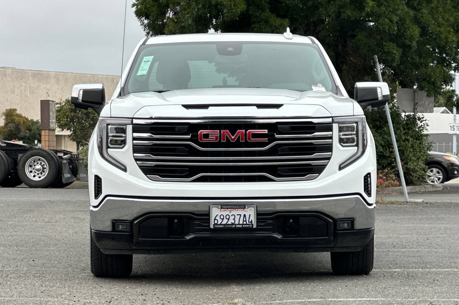 Used 2025 GMC Sierra 1500 SLT RWD image 8