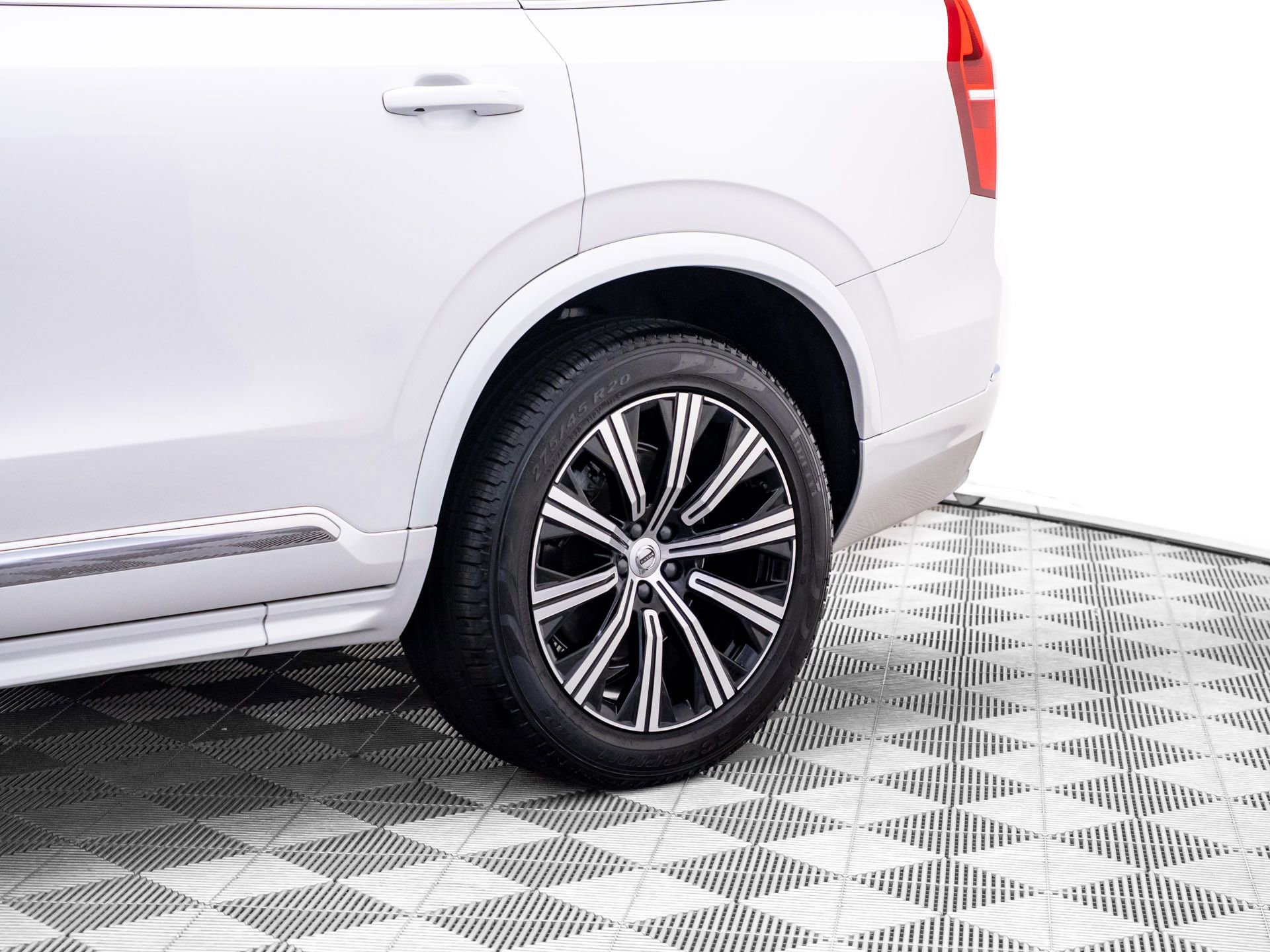 Used 2025 Volvo XC90 B6 Core AWD/4WD image 37