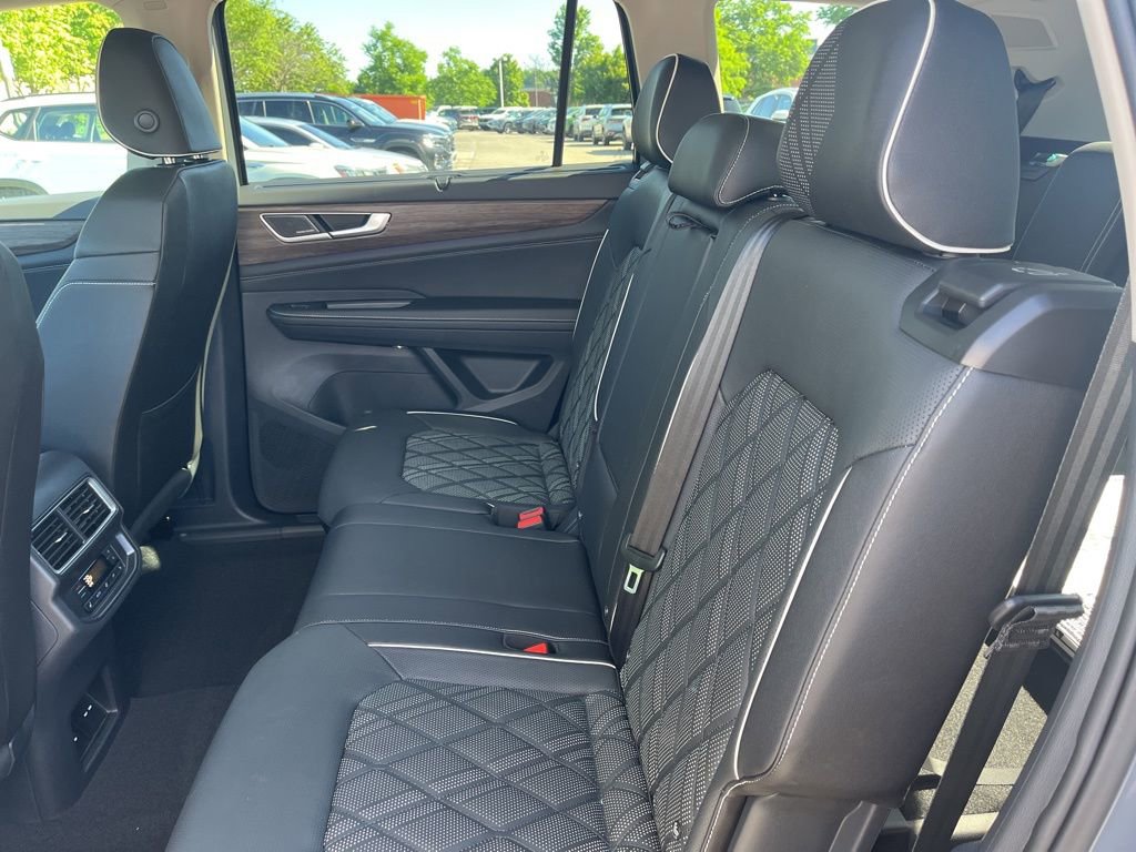 New 2025 Volkswagen Atlas SEL Premium R-Line image 24