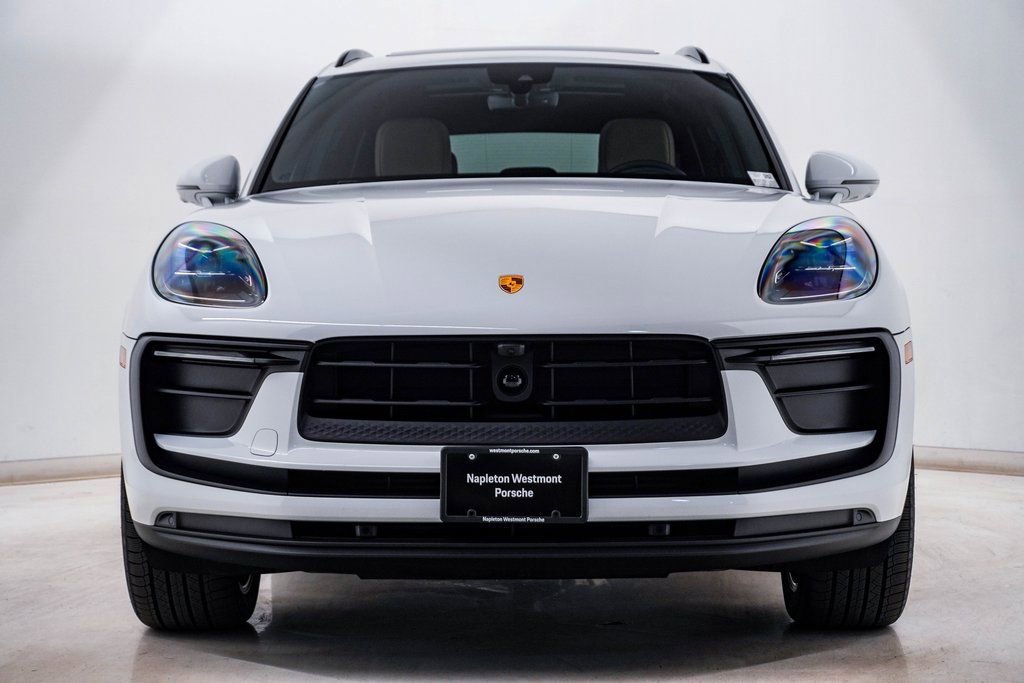Certified 2025 Porsche Macan image 6