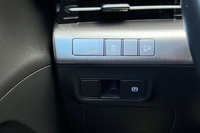 Used 2025 Hyundai Kona SEL AWD/4WD image 37