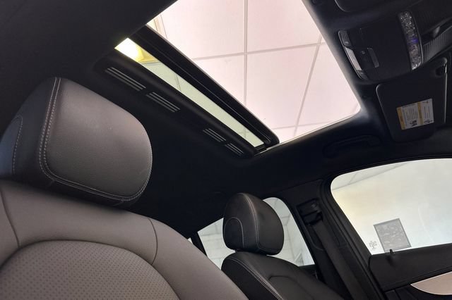 Used 2023 Mercedes-Benz GLC 300 4MATIC Coupe image 19