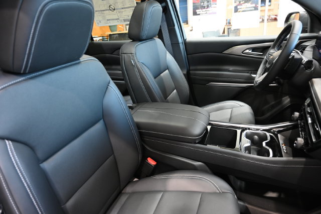 New 2027 Chevrolet Traverse LT w/ LPO, Floor Liner Package FWD image 8