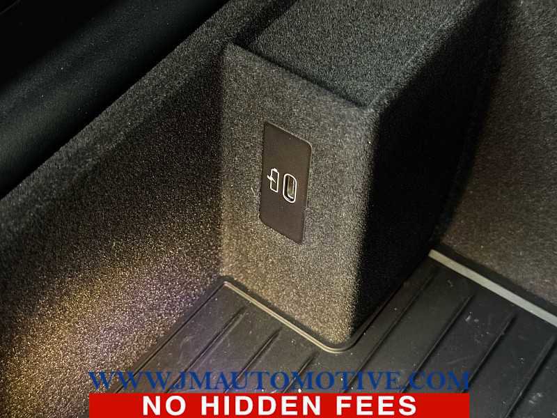 Used 2023 BMW 530i xDrive w/ Premium Package image 42