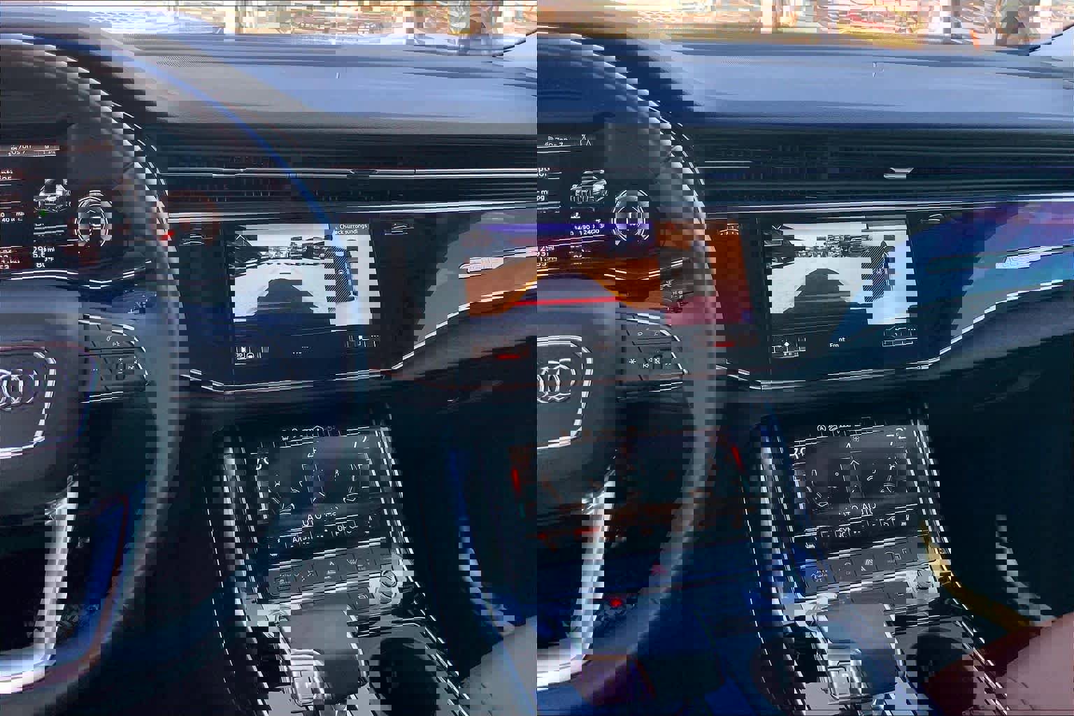 Used 2022 Audi Q8 Premium image 6