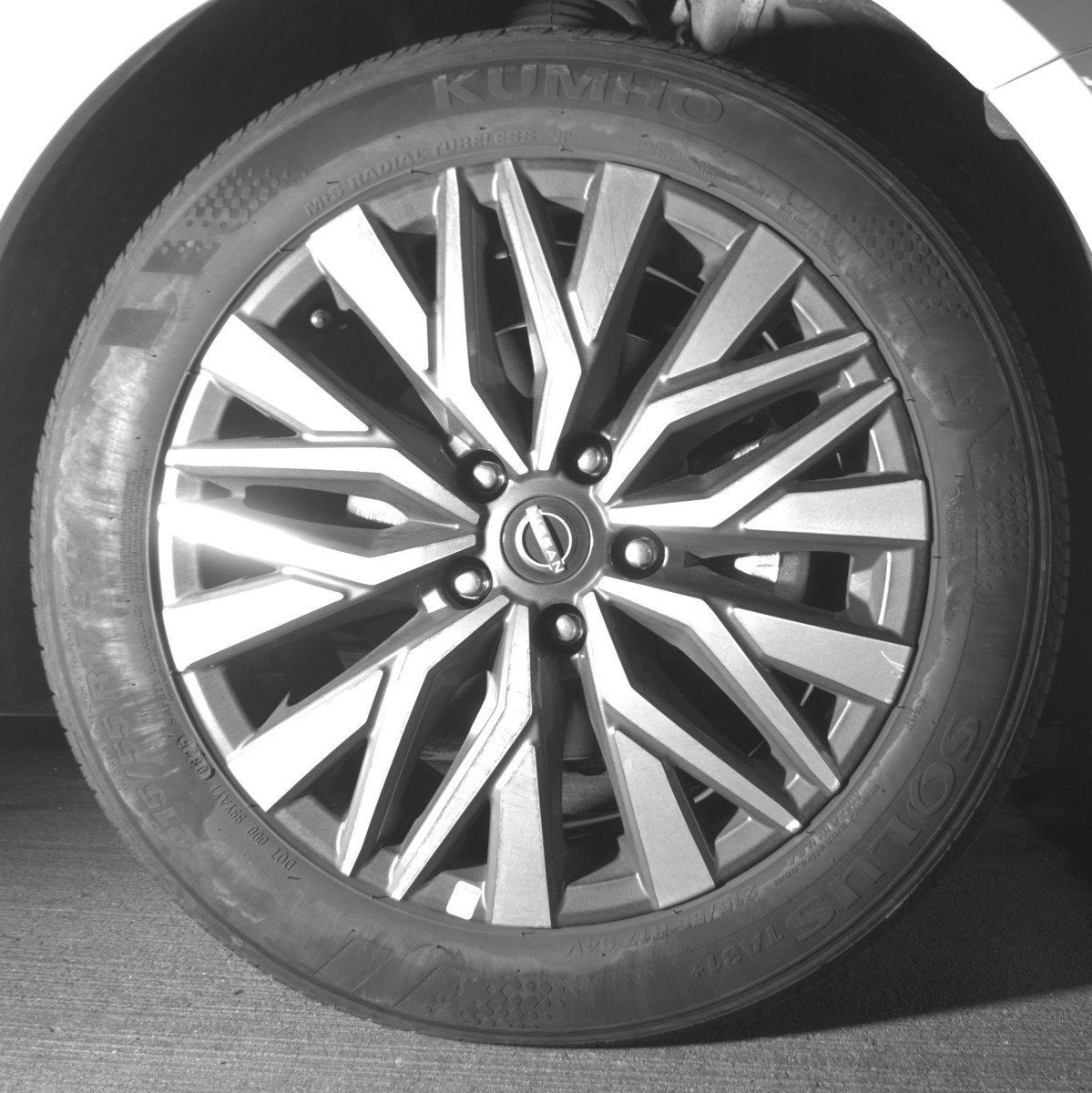 Used 2025 Nissan Altima 2.5 SV FWD image 13